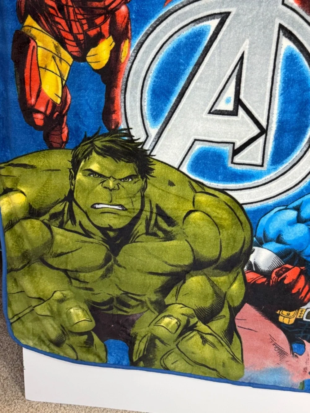 Marvel Avengers Iconic Character Blanket Hulk, Captain America, Iron Man, Thor